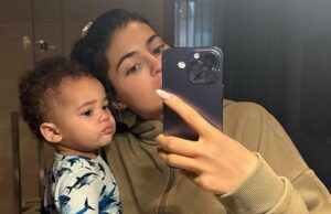 Кајли Џенер го откри необичното име на својот едногодишен син