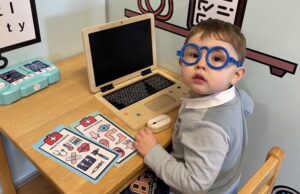 Четиригодишно момче стана најмладиот член на Менса: Брои до 100 на шест јазици