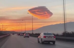 Невообичаена глетка: Се шири видео од несекојдневна појава на небото над Бурса