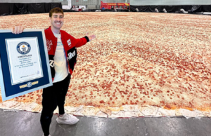 Направена најголемата пица на светот, може да се исече на дури 68 илјади порции