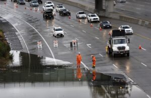 Бројот на загинати во Калифорнија се искачи на 20, вонредната состојба останува на сила