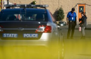 Осум лица, меѓу нив пет деца, пронајдени со прострелни рани во САД