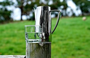 Зошто е штетно да ја варите водата неколку пати по ред? Може да биде опасна по здравјето!