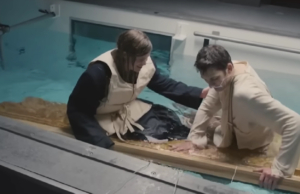 ВИДЕО: Дали Џек би можел да преживее? Камерон ја тестираше теоријата, ова е резултатот