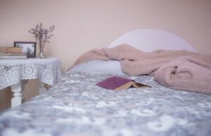 Еве ги сите опасности кои ви се закануваат доколку не ја перете постелнината еднаш неделно