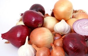 Еве кои луѓе не треба да јадат црвен кромид