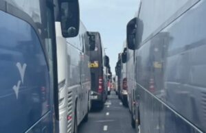 Штрајк на граничниот персонал во Велика Британија: Патниците во автобуси чекаат повеќе од шест часа