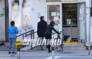 Во Македонија сè уште ги гледаат чудно младите кога бараат кондоми во аптека