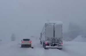 (ВИДЕО) Колапс во САД поради ледена бура – откажани летови и затворени училишта