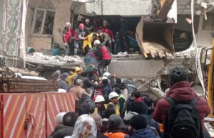 Битка за спасување на преживеаните во Турција