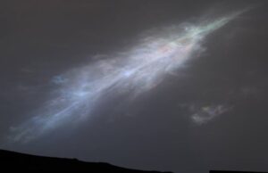 ФОТО: Роверот на Марс сними два необични облаци