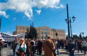 Повторно протести во Атина поради железничката несреќа