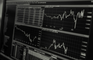 Азиските берзи благо пораснаа, доларот ослабе