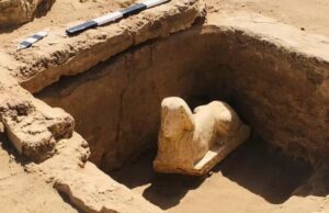 Во Египет, откриена мала „насмеана“ сфинга од римскиот период