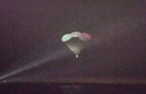 ВИДЕО: Четиричлениот екипаж на вселенската капсула Crew Dragon слета на Земјата