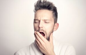 Зошто се будиме во текот на ноќта и како веднаш повторно да заспиеме? Еве што велат експертите