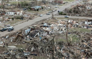 Продолжува потрагата по жртвите од торнадото во САД