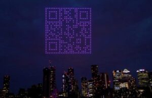 Над Лондон се појавија дронови во облик на QR код – Еве каде оди кога се скенира