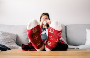 Експерт за спиење вели дека сите треба да носиме чорапи во кревет