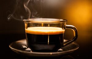 Три работи кои нутриционистот сака да престанеме да ги ставаме во кафето: „Нездрави се“