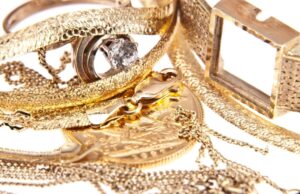 Овие три знаци сакаат накит