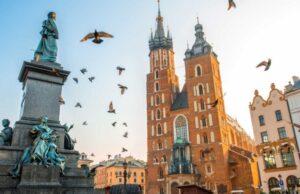 Полските власти ја зазедоа зградата на руската гимназија во Варшава