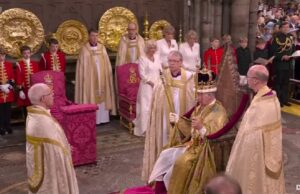 Специјални предмети му беа дадени на кралот Чарлс за време на неговото крунисување, еве што симболизираат