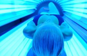 Сончањето во солариум е 24 пати поштетно за развој на кожа отколку сонцето, подобро одете на плажа и заштитете се со крема за сончање