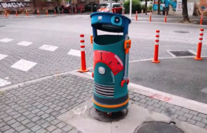 Интерактивна корпа за смет во Скопје, зборува со минувачите и ги опоменува да не фрлаат ѓубре наоколу