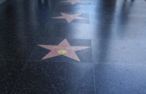 Тупак доби ѕвезда на Булеварот на славните во Холивуд 26 години по неговата смрт