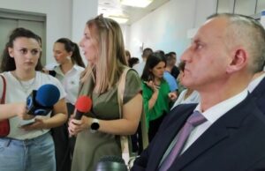 Знам дека станува збор за ретка болест, но тој случај досега не се лекувал во јавно здравство, четири-пет години не биле на преглед, вели Меџити за случајот со Кико