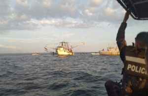 Се оддава почит на настраданите во подморницата „Титан“