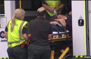 Шестмина повредени во пукнање поради конфликт меѓу тинејџери