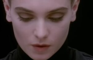 Почина ирската пејачка и музичар Шинејд О’Конор