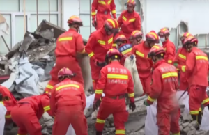 (ВИДЕО) Се урна кров на училишна спортска сала во Кина, загинаа 11 лица