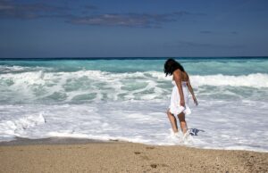 Солената вода е лековита – уште една причина зошто треба да влезете во морето