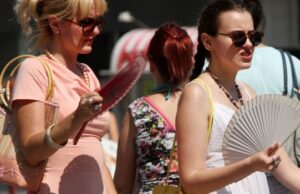 Не излегувајте од 10 до 17 часот, избегнувајте напорни физички работи, седете под клима, прозорците отворајте ги навечер