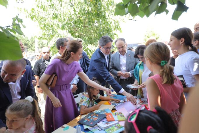 pendarovski knigi pustec