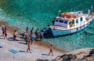 Заборавете на Санторини: Остров во Грција кој се уште не е откриен од масовниот туризам