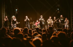 ДНК вчера се дружеа со аеродромци за да соберат донации за лекување на Лео