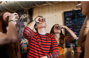 Возат црни џипови, конзумираат кокаин, виски, вијагра: Токсикологија сведок на пороците на пациентите