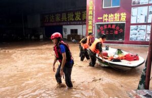 Најмалку 11 жртви по силниот тајфун во Пекинг