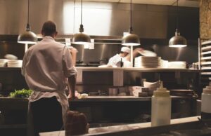 Најдобар начин да го исчистите кујнскиот пулт и да и го вратите сјајот