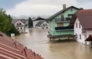 Уште две жртви од поплавите во Словенија