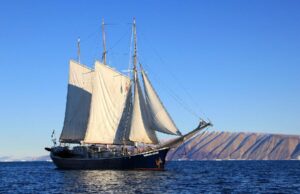 Товарен брод со погон на ветер на своето прво патување