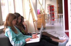 Екраните може лошо да влијаат врз комуникативните вештини на децата