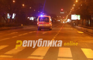 Пациент чекал во амбулантно возило со маска за кислород, а вработени во Брза помош пиеле кафе на бензинска