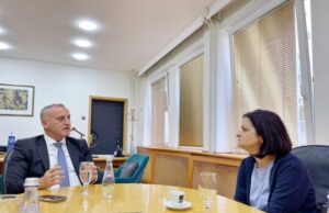 Работењето на болницата во Демир Хисар ќе биде под строг надзор на Министерството за здравство, рече Меџити по средбата со мајката на 17-годишното момче