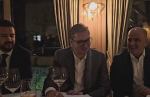 ВИДЕО: Ковачевски, Вучиќ и Милатовиќ на вечера – ја отпеаја „Дајте вина хочу лом“