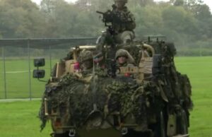 Се соживеа во улогата: Кејт Мидлтон фотографирана во тенк и воена опрема (ВИДЕО)